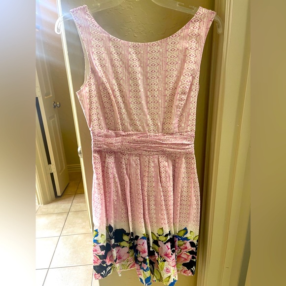 Hinge Spring Dress - Picture 4 of 4